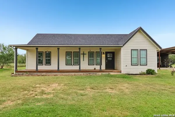 1213 County Road 1670, Moore, TX 78057
