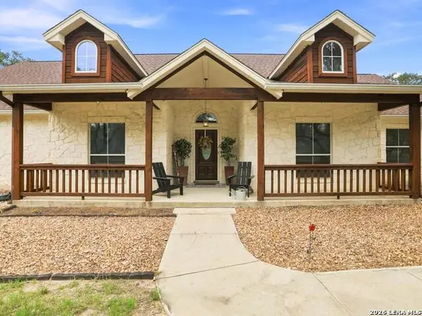 316 Governors Dr, Floresville, TX 78114