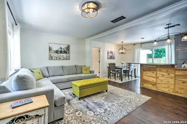 1104 Cherry St, New Braunfels, TX 78132 - #2