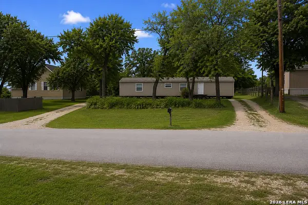 23043 Hilltop Peaks, Elmendorf, TX 78112