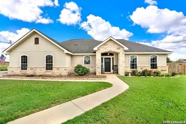 112 Park Way, Poth, TX 78147