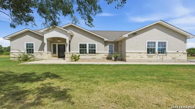 105 Hidden Haven, Floresville, TX 78114 - #2