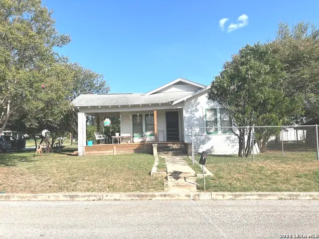 1414 C St, Floresville, TX 78114 - #1