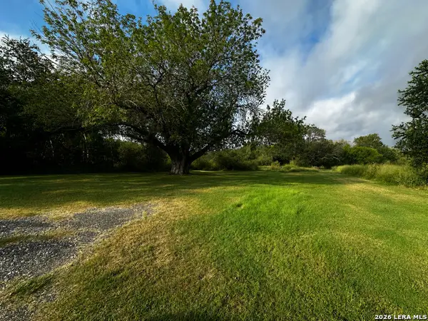 208 S Dickson, Poth, TX 78147