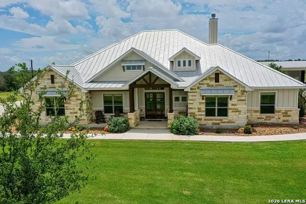 1188 County Road 328, Adkins, TX 78101