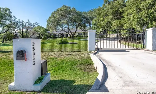 25333 Nighthawk Ln, San Antonio, TX 78255