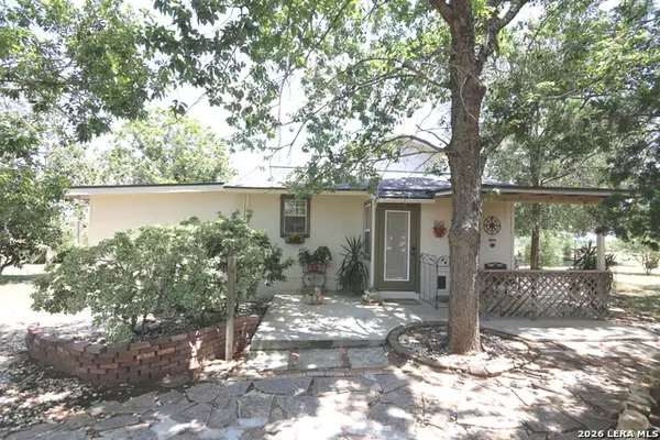 1657 County Road 124, Floresville, TX 78114