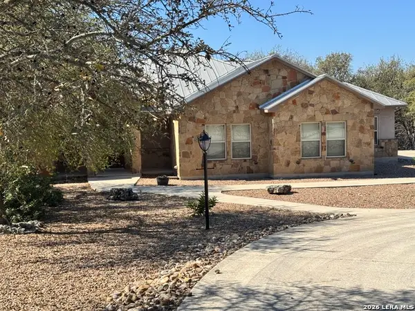 1351 Heritage Hl, Canyon Lake, TX 78133