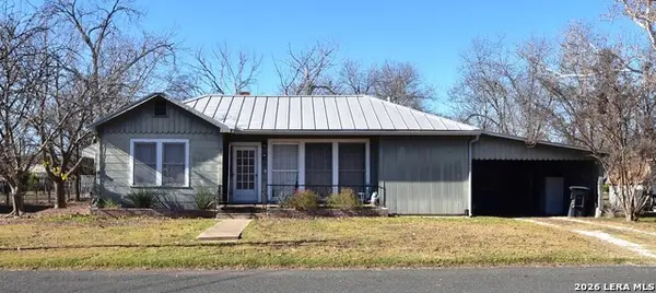 806 N Crockett Street, Fredericksburg, TX 78624