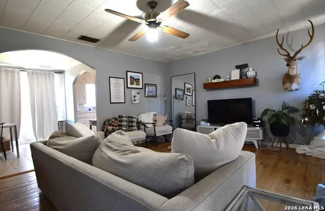 806 N Crockett Street, Fredericksburg, TX 78624 - #2