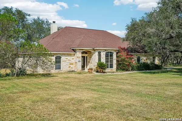 108 Medora Branch, Floresville, TX 78114