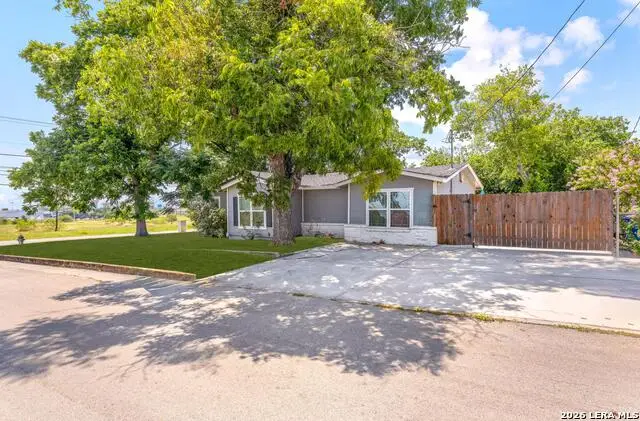730 S Mesquite Ave, New Braunfels, TX 78130 - #3