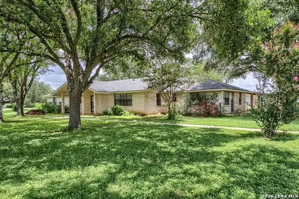 900 N Graytown Rd, St Hedwig, TX 78152