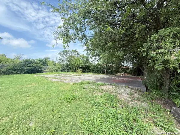 246 W Lachapelle, San Antonio, TX 78204