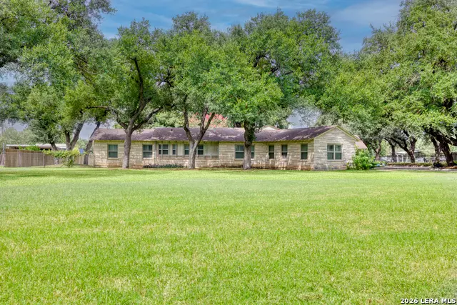 929 Black St, Uvalde, TX 78801 - #1