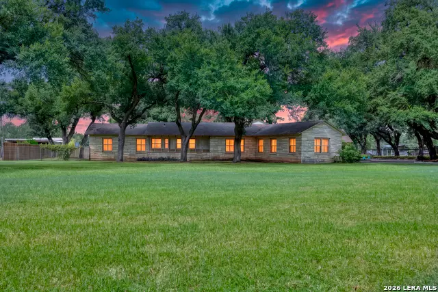 929 Black St, Uvalde, TX 78801 - #2