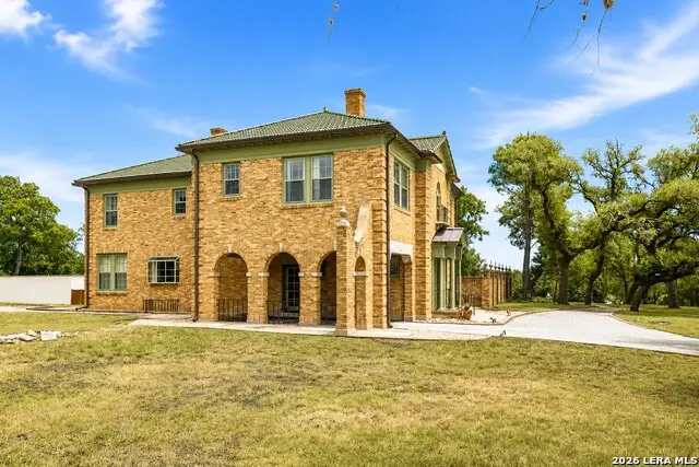 618 Main St, Kerrville, TX 78028 - #3