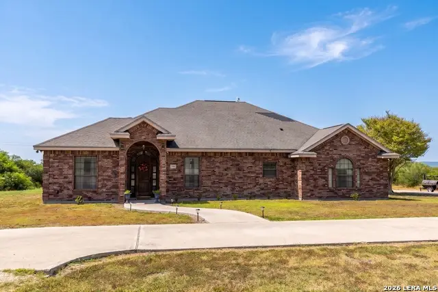 146 Lakeview Trce, Three Rivers, TX 78071 - #1