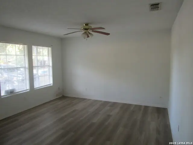 808 Garner St, Beeville, TX 78102 - #2