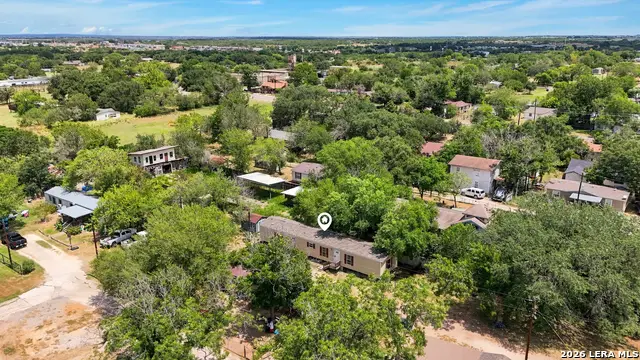 1117 Plum St, Floresville, TX 78114 - #1
