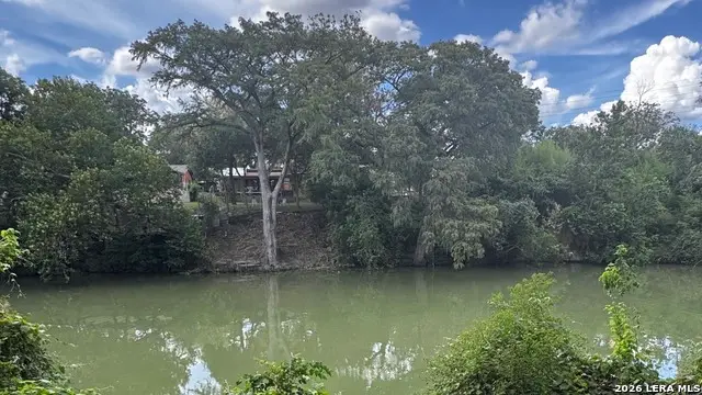 380 Guadalupe River Dr, Seguin, TX 78155 - #2
