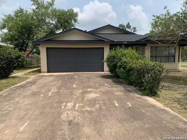 508 Crouch Ave, Devine, TX 78016