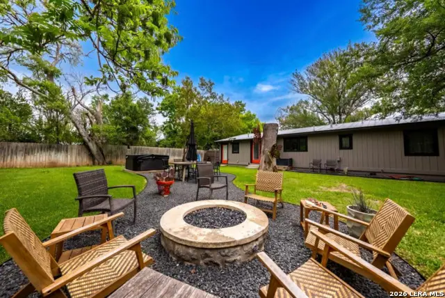 904 N Orange St, Fredericksburg, TX 78624 - #2