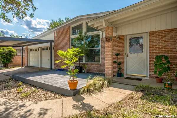 437 E Lindbergh Blvd, Universal City, TX 78148