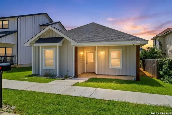 133 Lark Hill Rd, Floresville, TX 78114