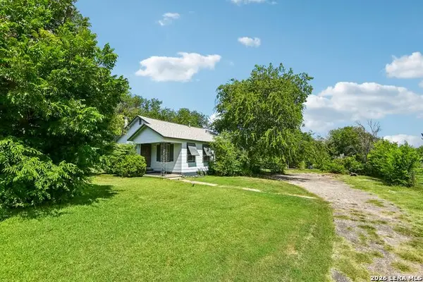 431 W Quill Dr, San Antonio, TX 78228