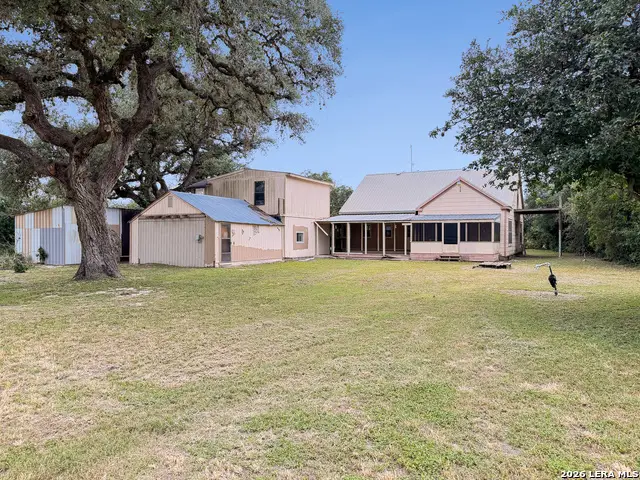 2722 Ellis Rd, Beeville, TX 78102 - #3