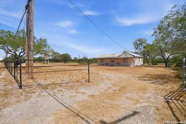 1507 Middle Rd, George West, TX 78022 - #2