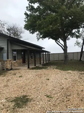 436 River Springs Dr, Seguin, TX 78155