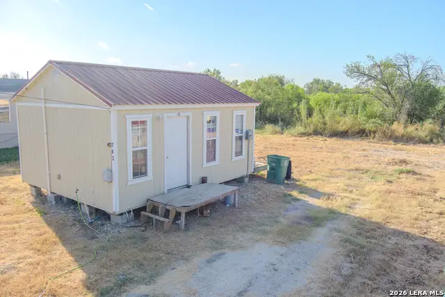 702 E Starr St, Crystal City, TX 78839 - #2