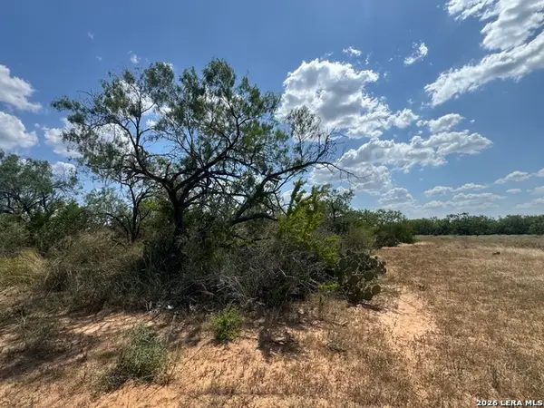 000 Ave. O, Christine, TX 78012