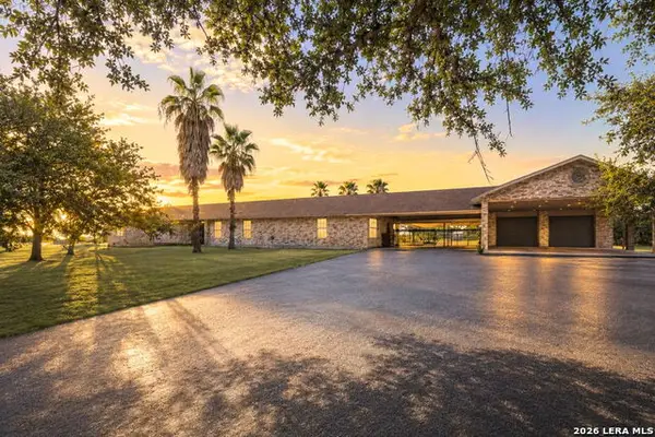 446 Quail Hollow Dr, Adkins, TX 78101