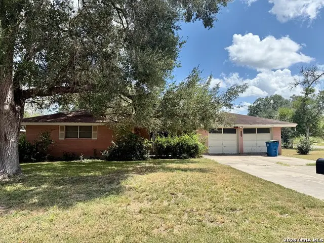 900 E Huntington, Beeville, TX 78102 - #1