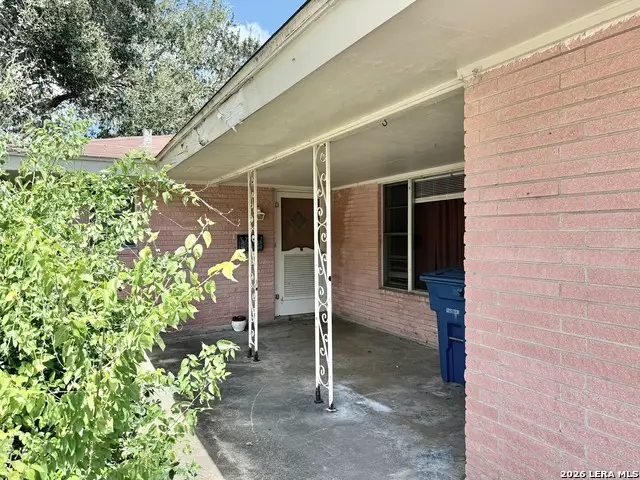 900 E Huntington, Beeville, TX 78102 - #2