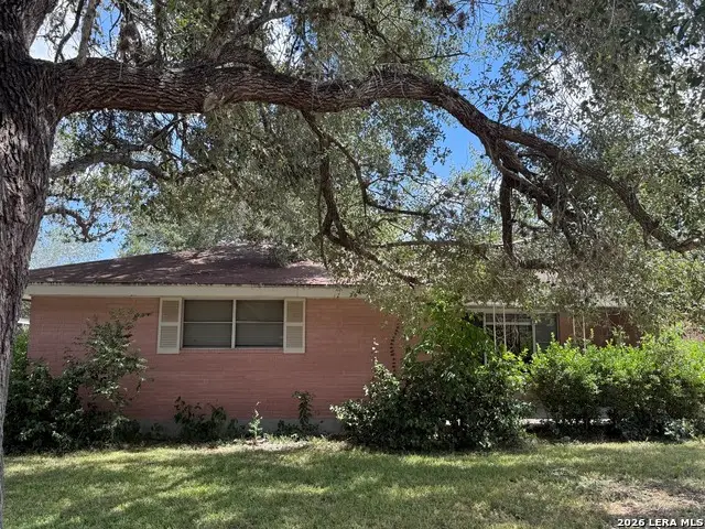 900 E Huntington, Beeville, TX 78102 - #3