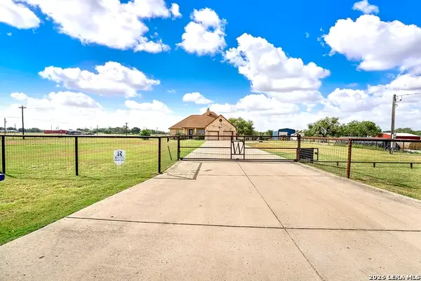 101 Hickory Run, La Vernia, TX 78121
