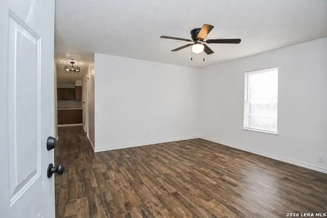 606 N Berry St, Beeville, TX 78102 - #3