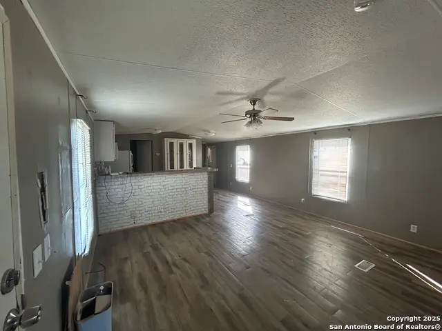 1242 Cologne Rd, Victoria, TX 77905 - #2