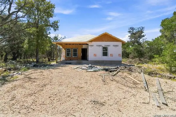1301 Winding Creek Trl, Spring Branch, TX 78070