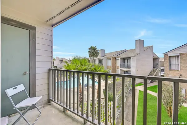 3220 69th St #APT J6, Galveston, TX 77551