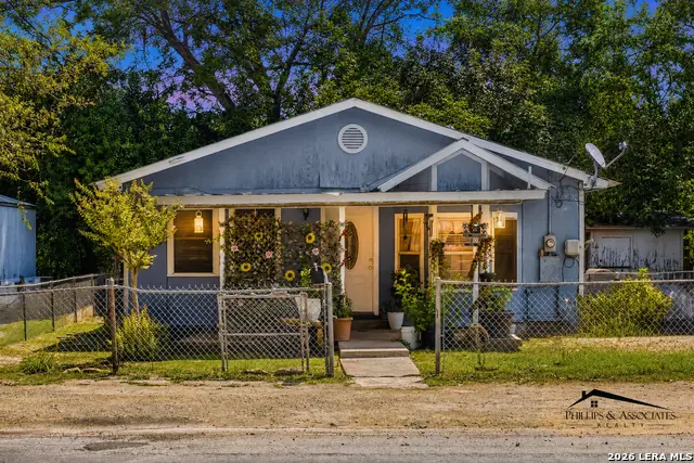 1709 Avenue E, Hondo, TX 78861 - #1