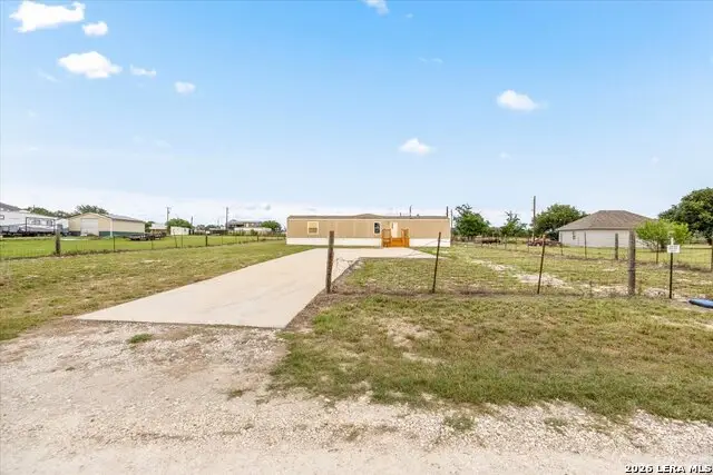 122 Amber Ln, Poteet, TX 78065 - #3