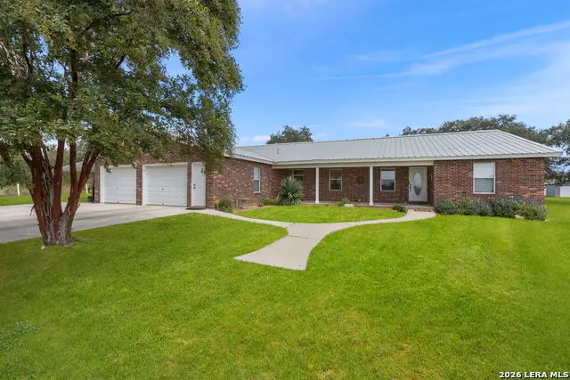 172 Meadow Lake Dr, Seguin, TX 78155 - #2