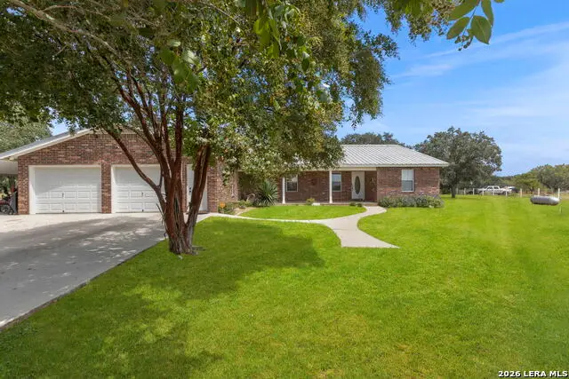 172 Meadow Lake Dr, Seguin, TX 78155 - #3