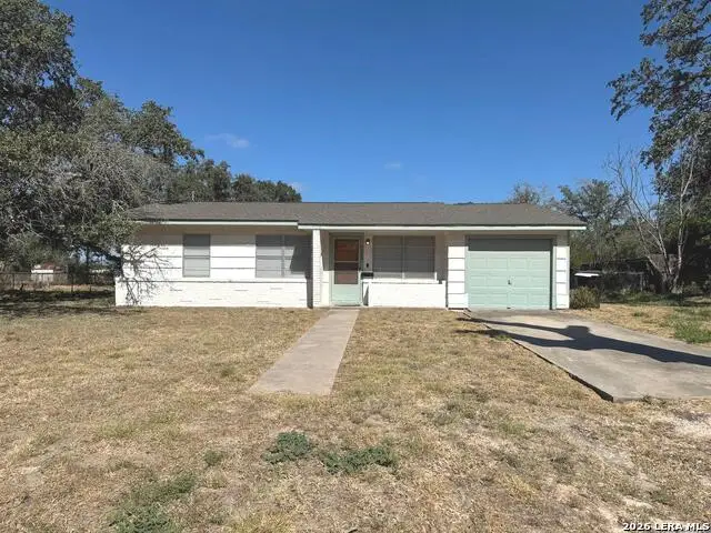 604 Mockingbird, Devine, TX 78016 - #1