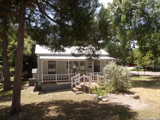 493 W Jahn St, New Braunfels, TX 78130 - #1